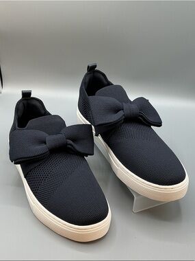 Bandolino women’s Bryce Navy Slip-On Knit Sneakers, with bow, NEW, size 10